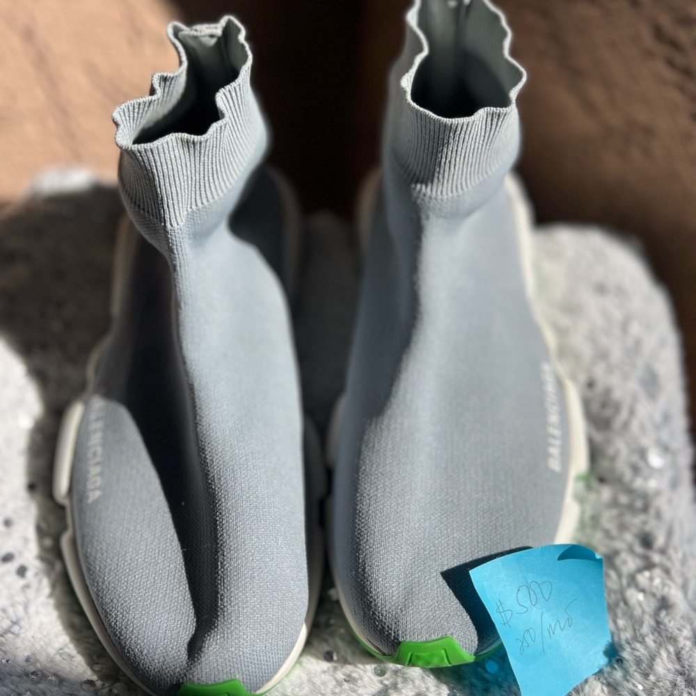 💯 % Authentic. Balenciaga sneakers. Preloved. Size 38. Light gray color. - Picture 3 of 6